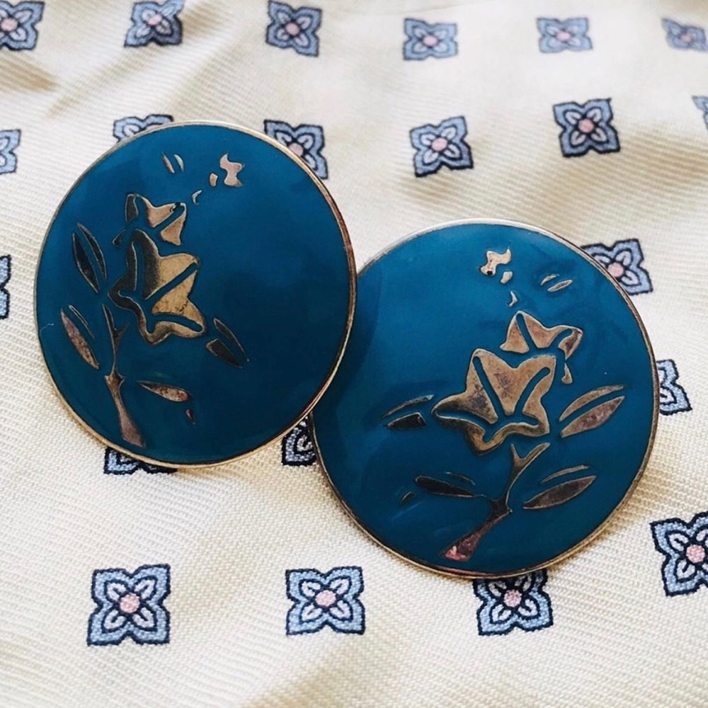 •••Cute Blue Button Earrings with Silver Lily••• - Picture 1 of 2